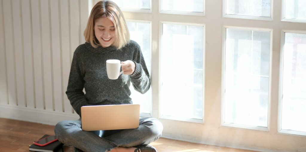 Woman in gray sweater drinking coffee 3759089