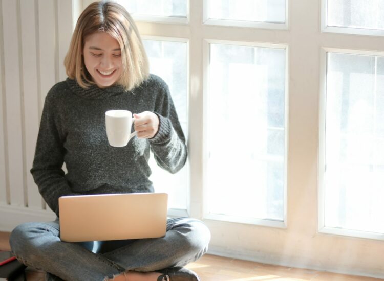 Woman in gray sweater drinking coffee 3759089